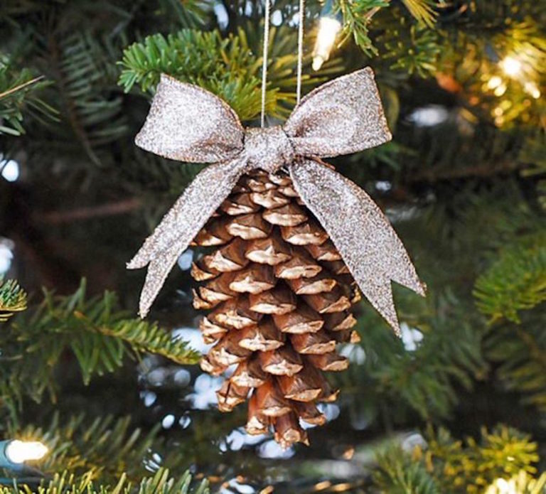 15 Genius Eco & Upcycled Christmas Decoration Ideas To Put Up This Year