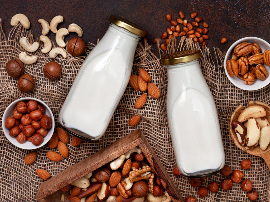 Vegan Milker Device Lets You Make Your Own Almond Milk, Oat Milk