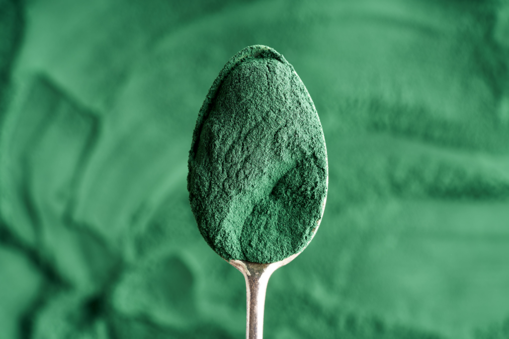 does spirulina have b12